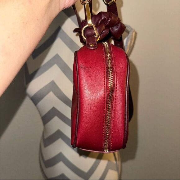 Sole Society Douga Burgundy Red Square Zipper Adjustable Crossbody Handbag - Picture 7 of 16